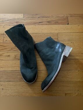 John Fluevog Slouchy Gray Leather Ankle Boots Minimalist Boho Size 8
